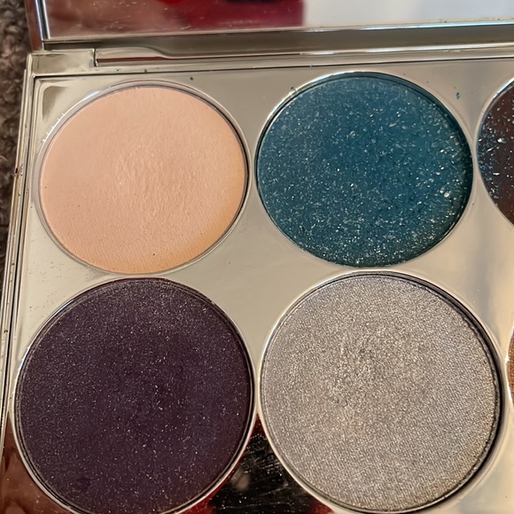 TIGI Professional Eyeshadow Pallet - Picture 5 of 6